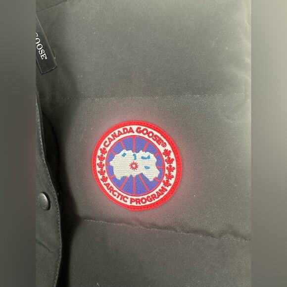 CANADA GOOSE Freestyle Down Puffer Vest Size Small Black EUC - Picture 11 of 12